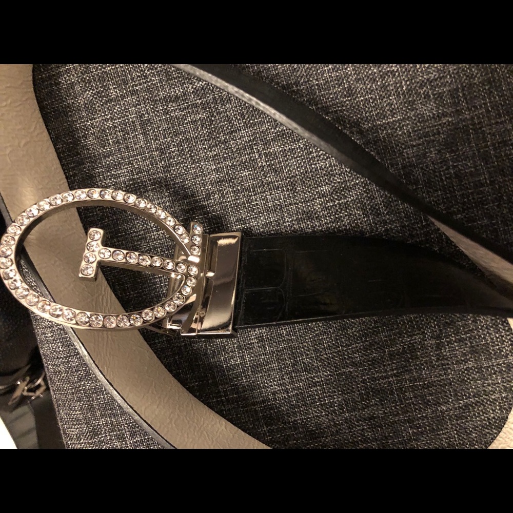 Guess belt - Reversible!!